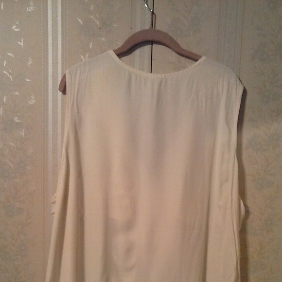 *FASHION BUG WHITE SLEEVELESS BUTTON DOWN V NECK - Picture 4 of 6
